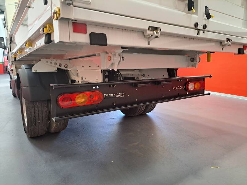 Porter NP6 avec benne basculante à Aix-en-Provence 13