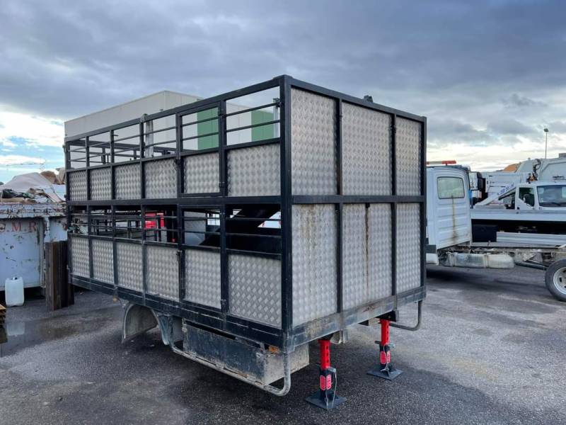 RECONDITIONNEMENT BETAILLERE SUR CHASSIS CABINE DANS LES ALPES DE HAUTE PROVENCE