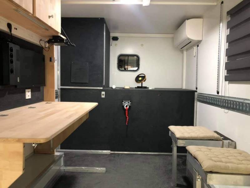 PROTOTYPE DE VEHICULE BUREAU POUR UNE SOCIETE CELEBRE